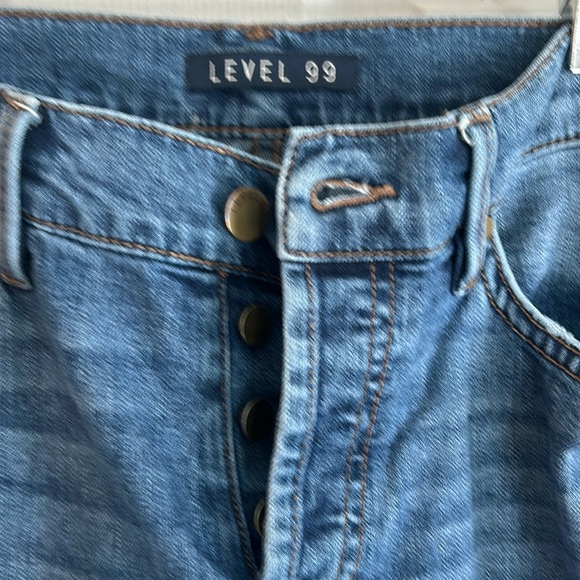 Women’s distressed jeans - Picture 2 of 4